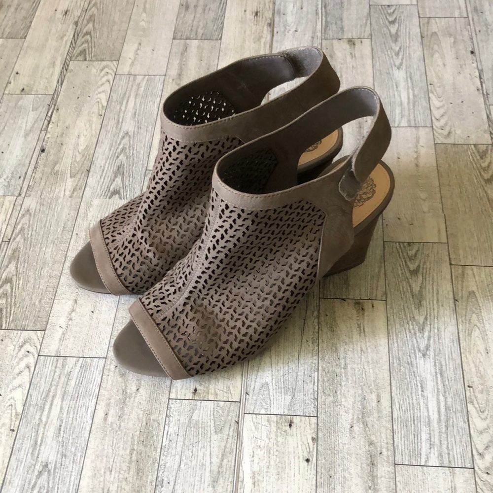 Vince Camuto Dastana leather Sandals size 10